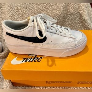 Nike Blazer Low Platform 8-8.5